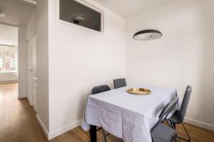 Light and quiet haven next to park