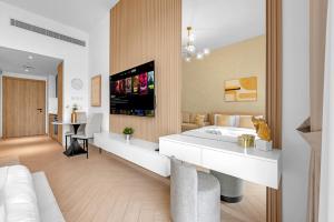 Waves - Modern JVC Studio with Balcony