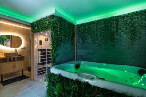 Love room Aubagne - 3hvězdičkové hotely ve městě Aubagne