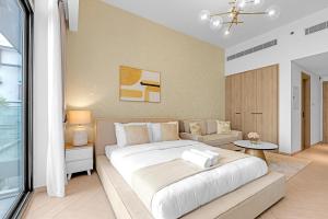 Waves - Modern JVC Studio with Balcony