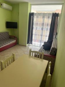 1 bed close to beach