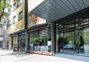 Students Only Bronze Studio Lower Level Islington Residence