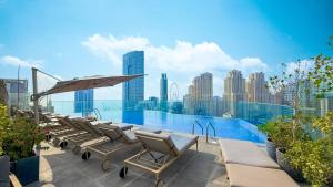 LUXE Rooftop Infinity Pool 5 Mins to JBR Dubai Marina View