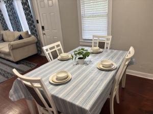 Simple 1950s Home Budget Stay , Basic comforts