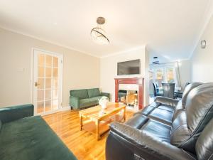 House - sleeps 7 private garden & parking - Hotel 3 stelle a Basildon