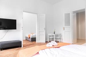 Joyful 4BR Apt @ superb location near AKH Hospital