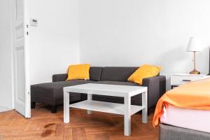 Joyful 4BR Apt @ superb location near AKH Hospital