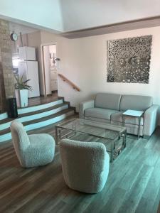 Maisons de vacances Maison - villa avec piscine proche commerce et transports en commun : photos des chambres