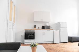 Joyful 4BR Apt @ superb location near AKH Hospital