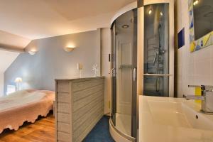 Maisons de vacances Grange authentique avec vue, piscine chauffee et Wifi : photos des chambres