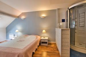 Maisons de vacances Grange authentique avec vue, piscine chauffee et Wifi : photos des chambres