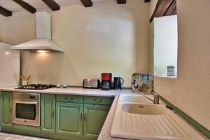 Maisons de vacances Grange authentique avec vue, piscine chauffee et Wifi : photos des chambres