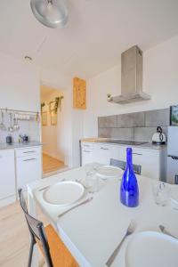 Maisons de vacances Charming house with garden, center of Puilboreau : photos des chambres