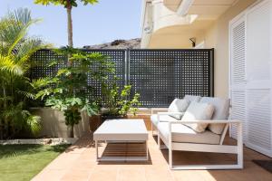 Home2Book Relaxing Stay with Terrace & Pool