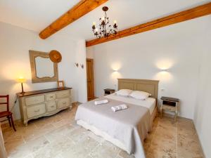 Maisons de vacances Radegonde - Maison de charme avec piscine : photos des chambres