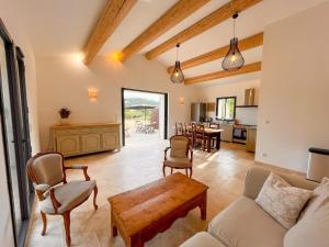 Radegonde - Maison de charme avec piscine