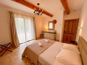 Radegonde - Maison de charme avec piscine