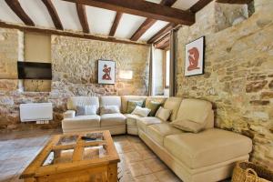 Maisons de vacances Grange authentique avec vue, piscine chauffee et Wifi : photos des chambres