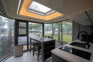 Futuristic Vessel Home of Tomorrow