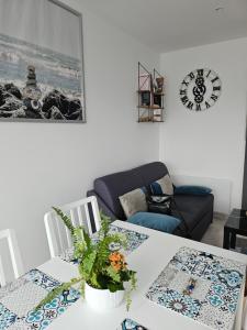 Appartements LES PIEDS DANS L'EAU - Acces direct a la plage : photos des chambres