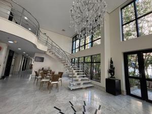 Apartamento redecorado em Moema com piscina The Tsue Palace