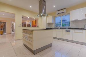 Tropical Luxury 4BR Pool Villa w Game Area