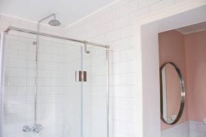 Stylish 2-Bedroom Apartment in a Cozy Neighborhood