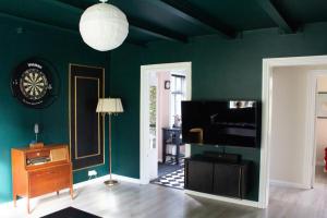 Stylish 2-Bedroom Apartment in a Cozy Neighborhood