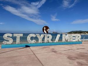 Appartements Appartement 3 pieces climatise avec parking - Saint-Cyr-sur-Mer - FR-1-845-3 : photos des chambres