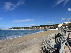 Appartements Appartement 3 pieces climatise avec parking - Saint-Cyr-sur-Mer - FR-1-845-3 : photos des chambres