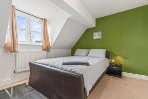 #48 Royal Leamington stylish 4 Bd 2 bath Parking