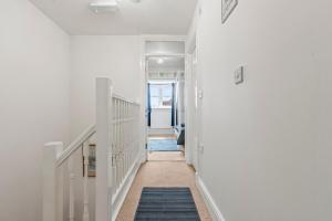 #48 Royal Leamington stylish 4 Bd 2 bath Parking