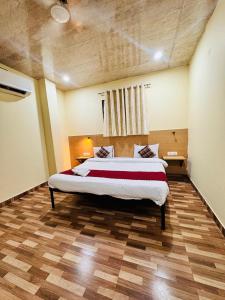 Hotel Royal Residency Near Anand Vihar Railway station