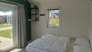 Recreatie aan de Vecht, Hooibergje 2, Weesp