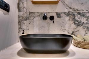 Athens Marble - Intimate studio