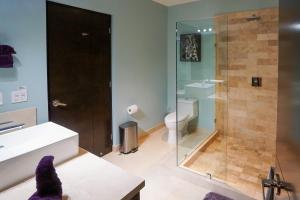 Luxe Mtn Top Retreat with Pool Access and Sea View!