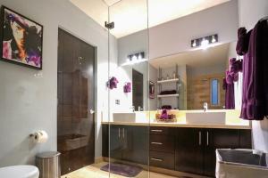 Luxe Mtn Top Retreat with Pool Access and Sea View!