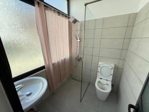 Seaside 2-br flat with terrace