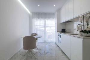 Baleeira Sea View Studio