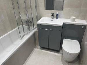 Modern newly refurbished 2 bedroom house in Croydon