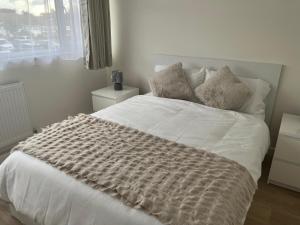 Modern newly refurbished 2 bedroom house in Croydon