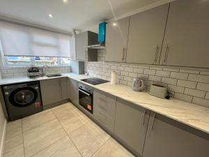 Modern newly refurbished 2 bedroom house in Croydon