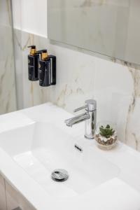 Luxury King Apartment with balcony Near Vatican - City View by Quinto Piano