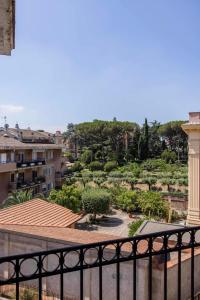 Luxury King Apartment with balcony Near Vatican - City View by Quinto Piano