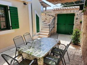 Heritage house Stone flower with private pool