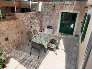 Heritage house Stone flower with private pool