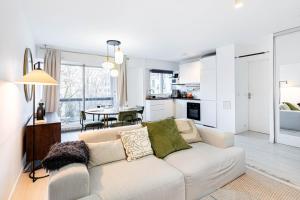 GuestReady - Chic Retreat with Balcony for 2