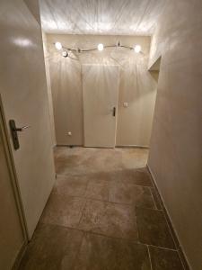 Appartements LA MAISON VALENTIN AU COEUR DE LA CITE MEDIEVALE : photos des chambres