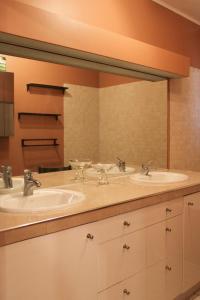 Appartements Very large apt with balcony and secure parking : photos des chambres