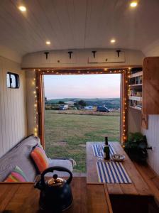 Monroe Horsebox Glamping
